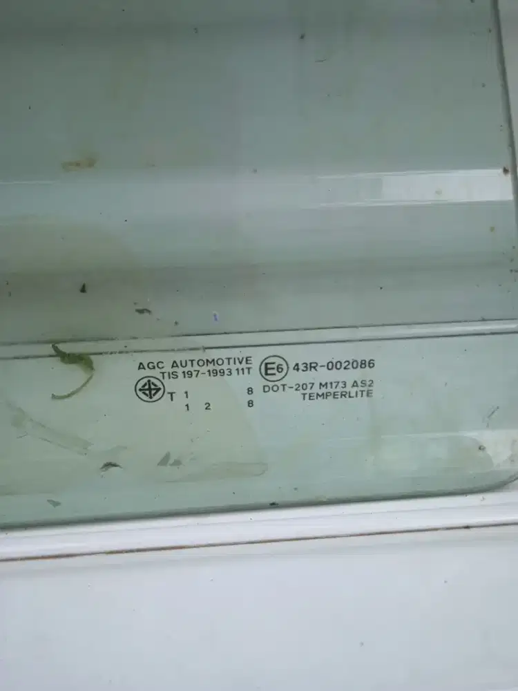 Dijual murah kaca BLK dobel kabin Ford langer asli copotan mobil bagus