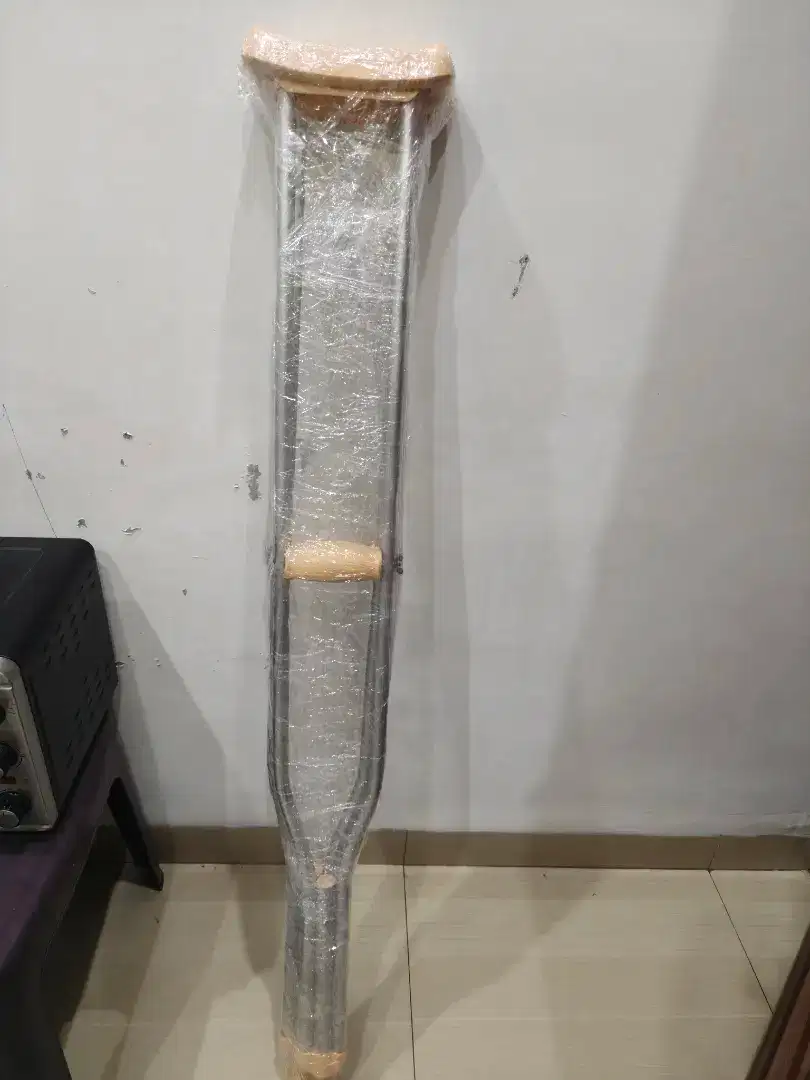 Tongkat ketiak alat bantu jalan merk GEA
