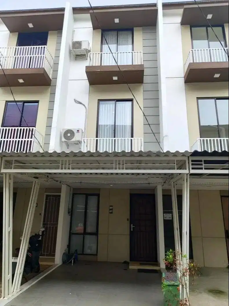 Disewakan Rumah Murah 3 Lantai Semi-Furnished Kota Tangerang