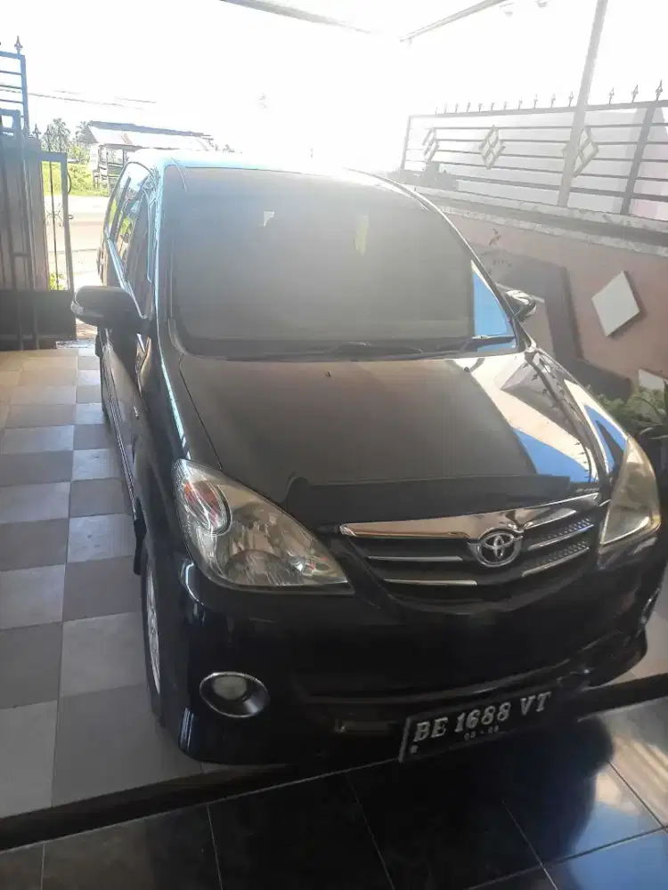 Mobil Toyota Avanza S 1.5 MT 2010