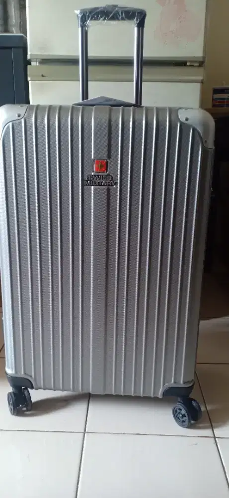 Koper baju merk Swiss Military