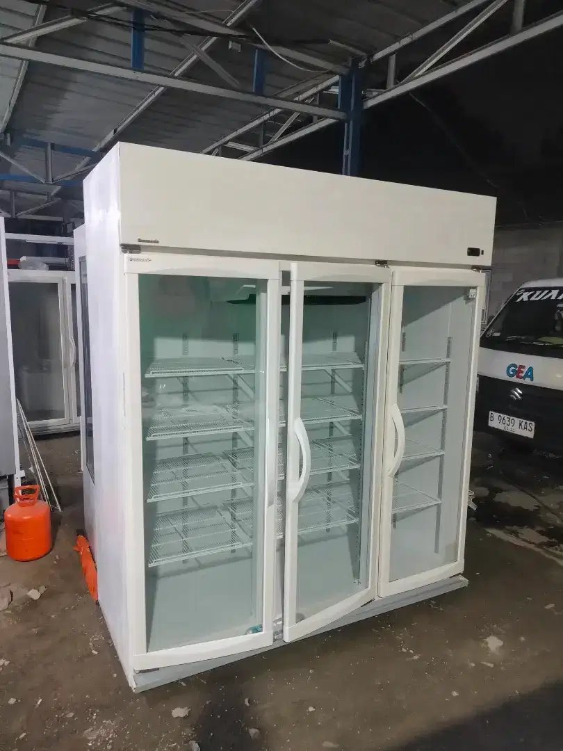 Showcase Chiller 3 Pintu Panasonic/ Display Cooler
