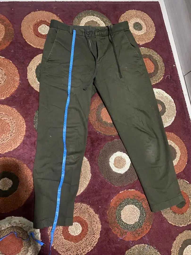 Celana panjang ngatung begie hijau army UNIQLO original