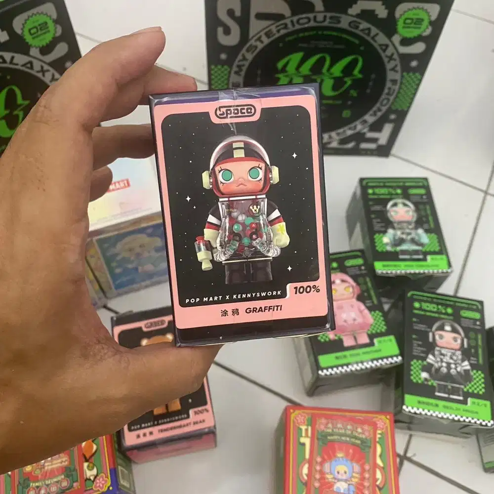 POP MART SPACE MOLLY GRAFFITY FOIL SEALED