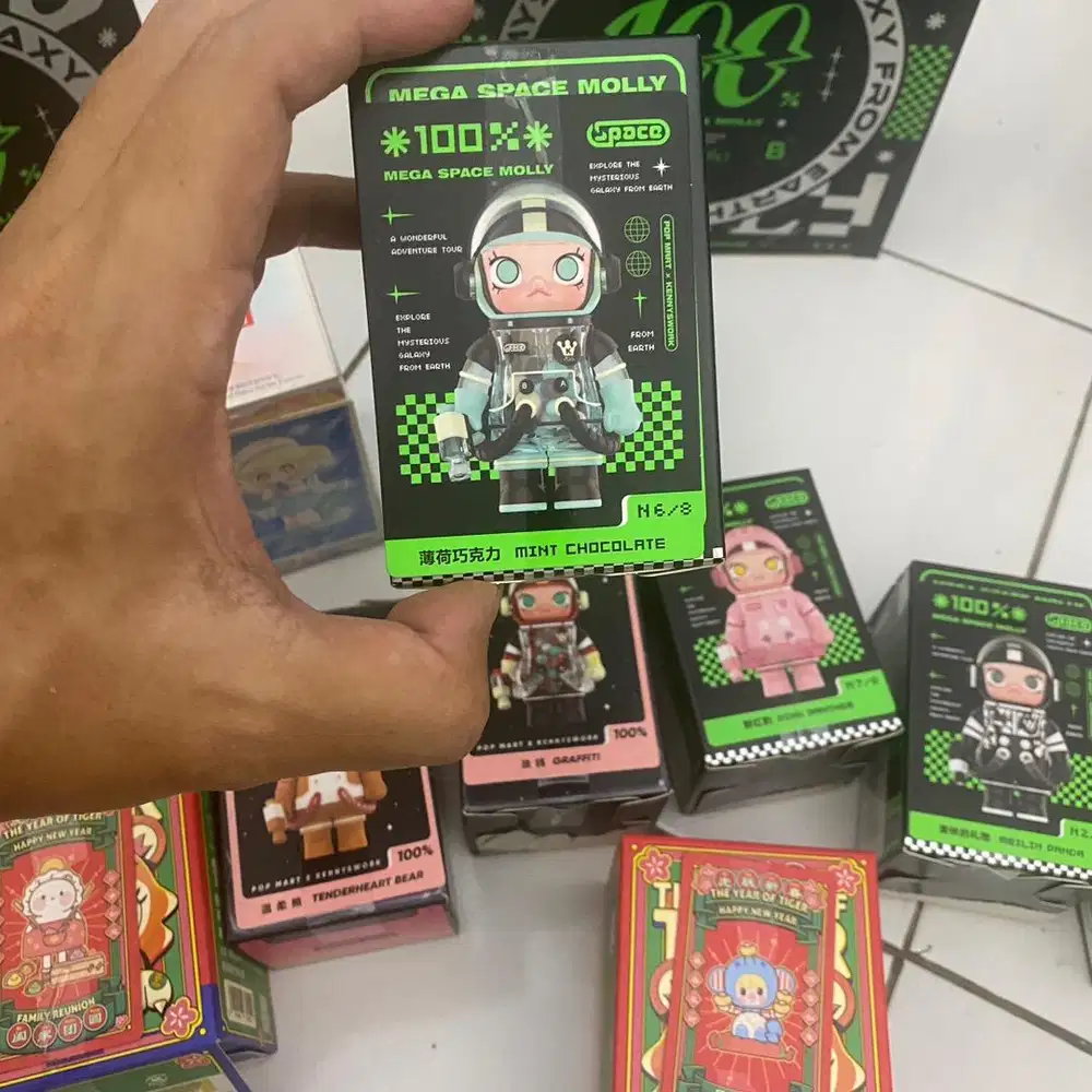 POP MART SPACE MOLLY MINT CHOCOLATE FOIL SEALED