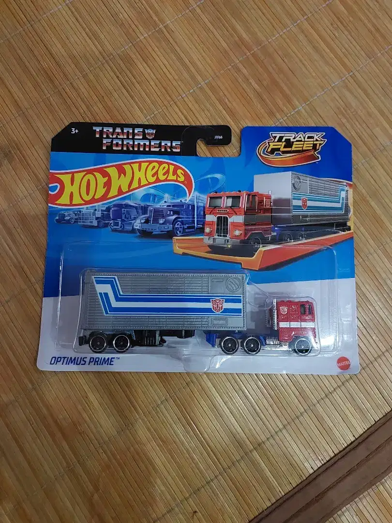 Jual Hotwheels Transformers Optimus Prime.