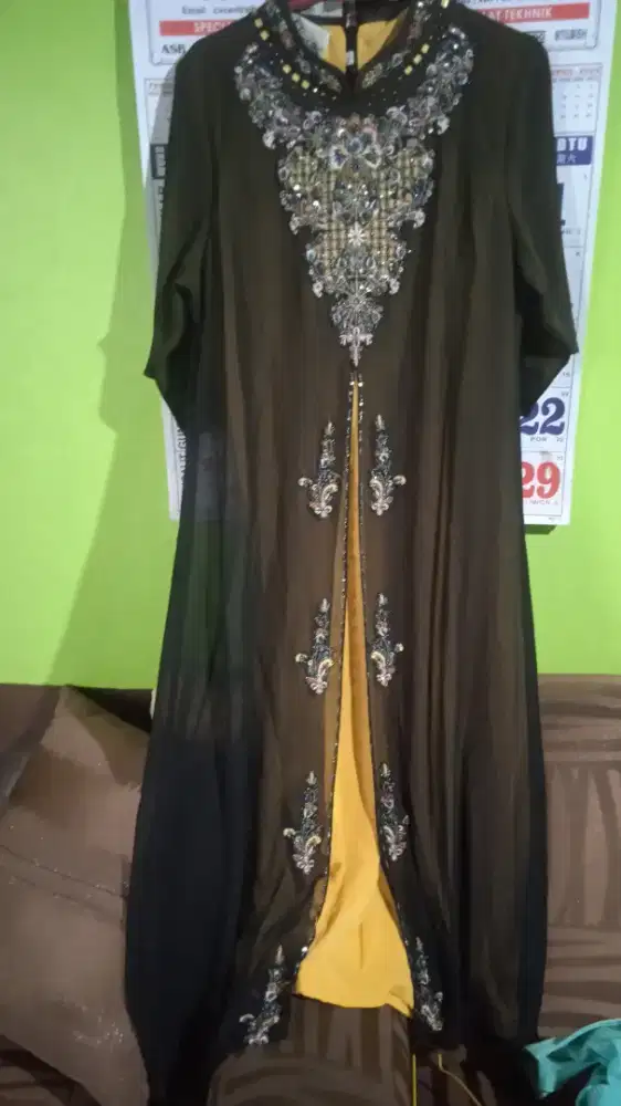 Gamis size S dengan manik-manik