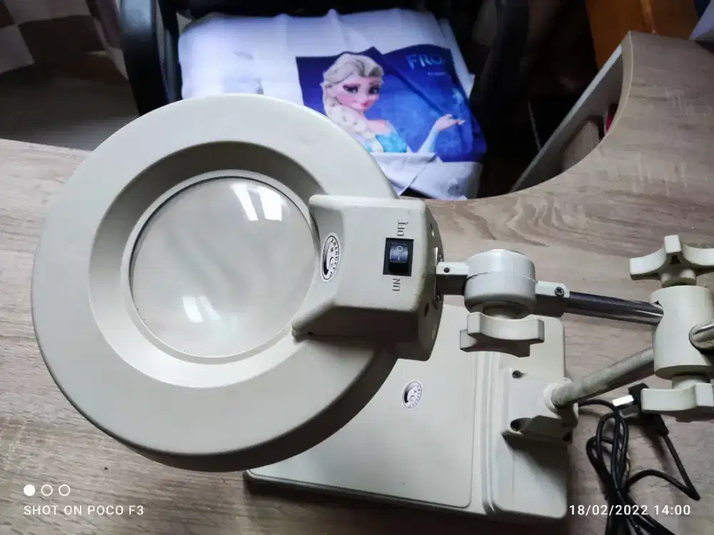 Lampu kaca pembesaran