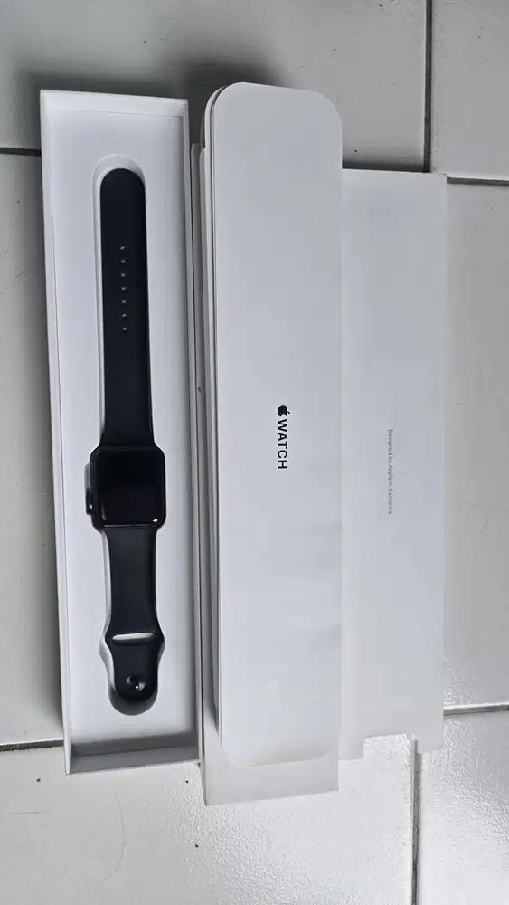 Apple watch warna hitam