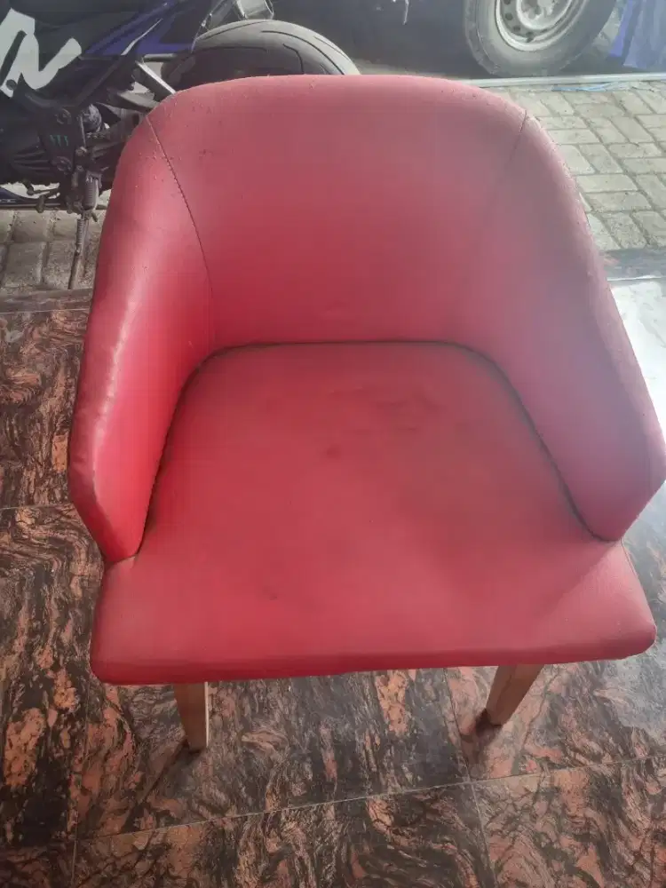 Kursi sofa bekas resto kafe