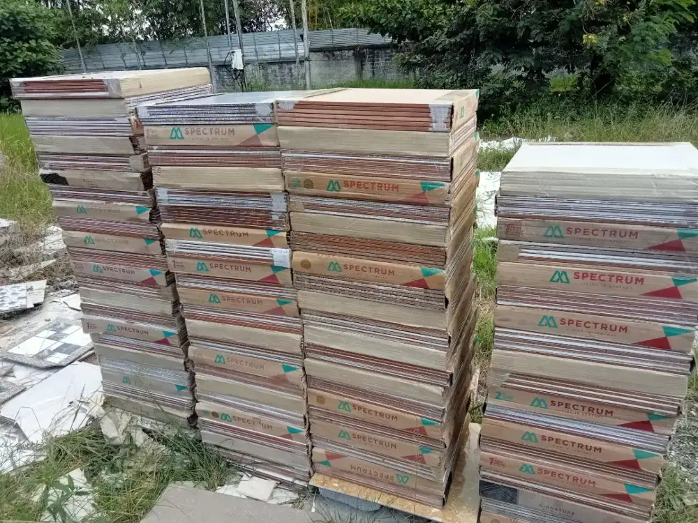 JUAL KERAMIK AFKIR KONDISI BELAH 2 (MOTIF, TEKSTURE & WARNA CAMPURAN)