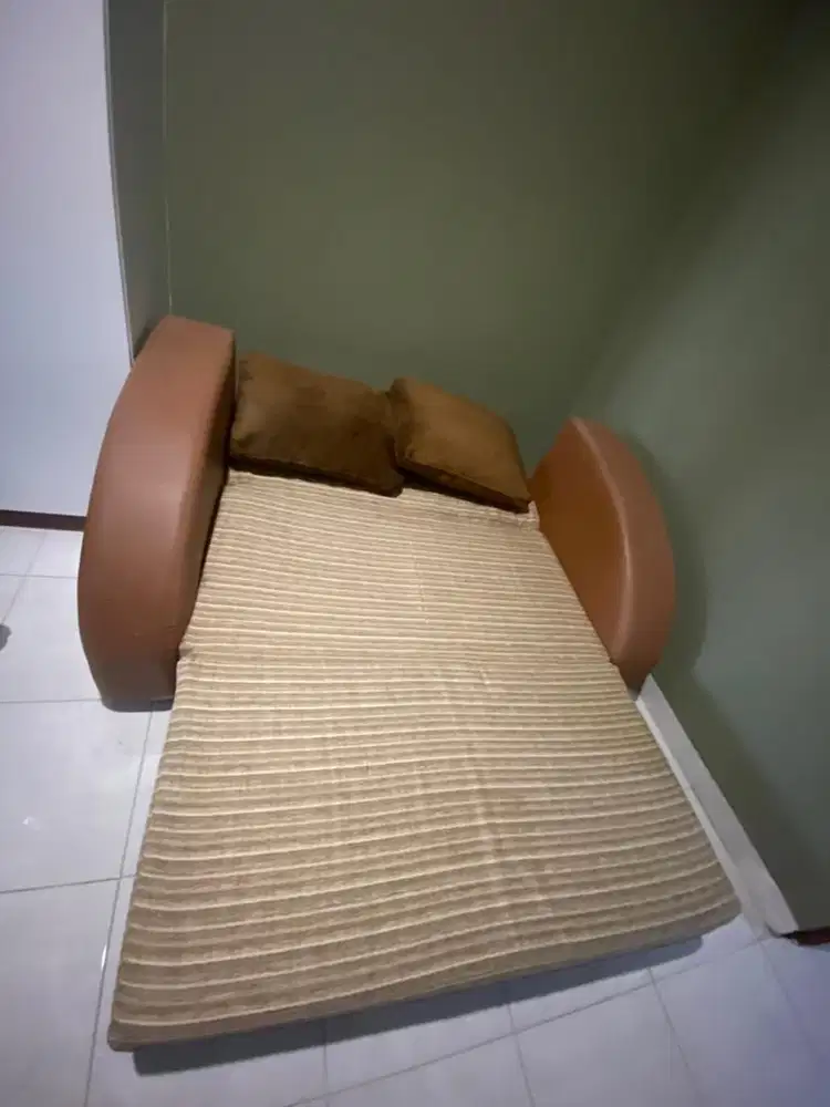 Dijual sofa bed kondisi 70% masih bagus