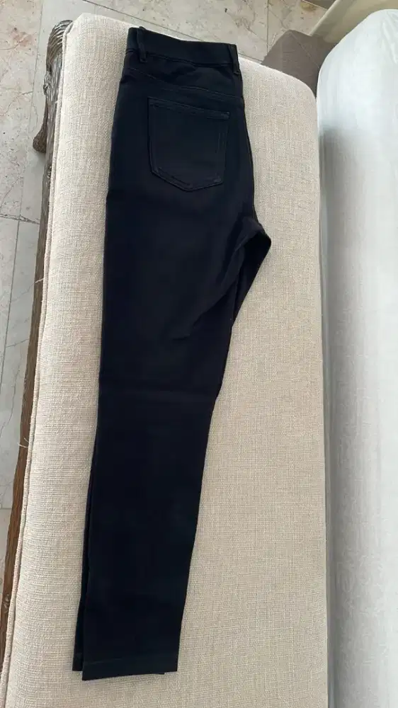 Celana Uniqlo Hitam woman