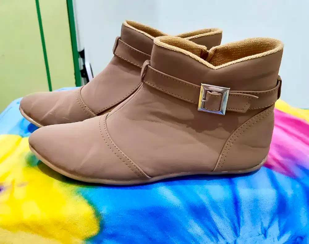 Sepatu Booth wanita Coklat Muda uk 39/40 (mulus & model kekinian)