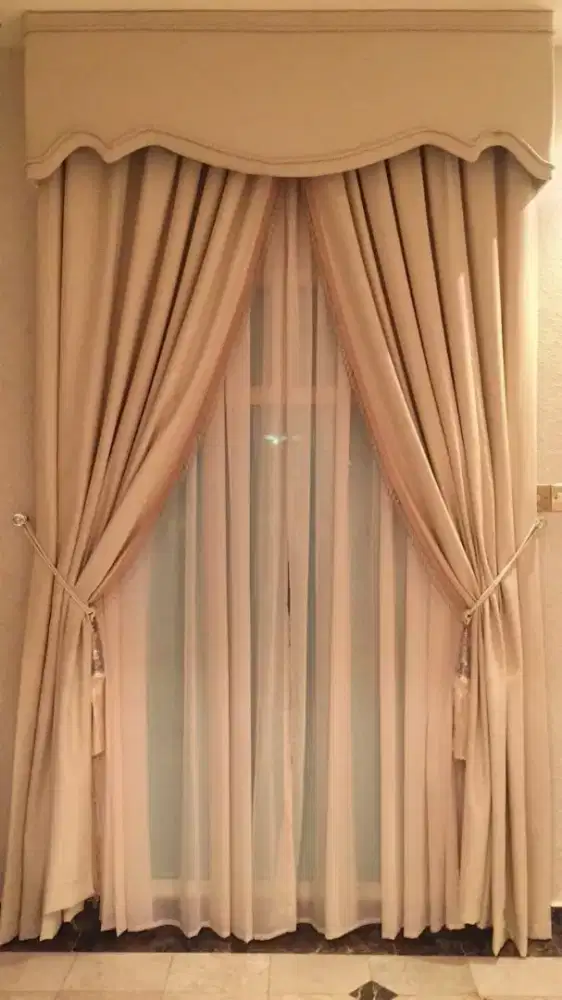 Pasang gordyn gorden murah vertikal roll blind jasa wallpaper dinding