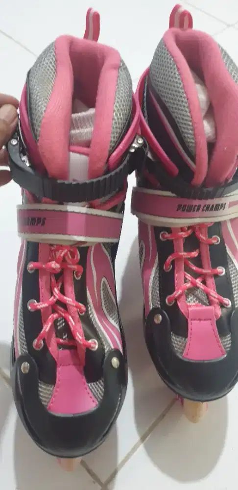 SEPATU RODA merk Power Champs