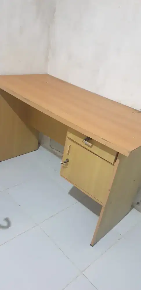 MEJA KERJA/MEJA BELAJAR