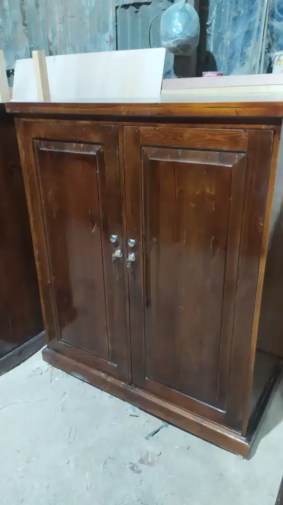 Lemari pakaian dari kayu jati belanda murah