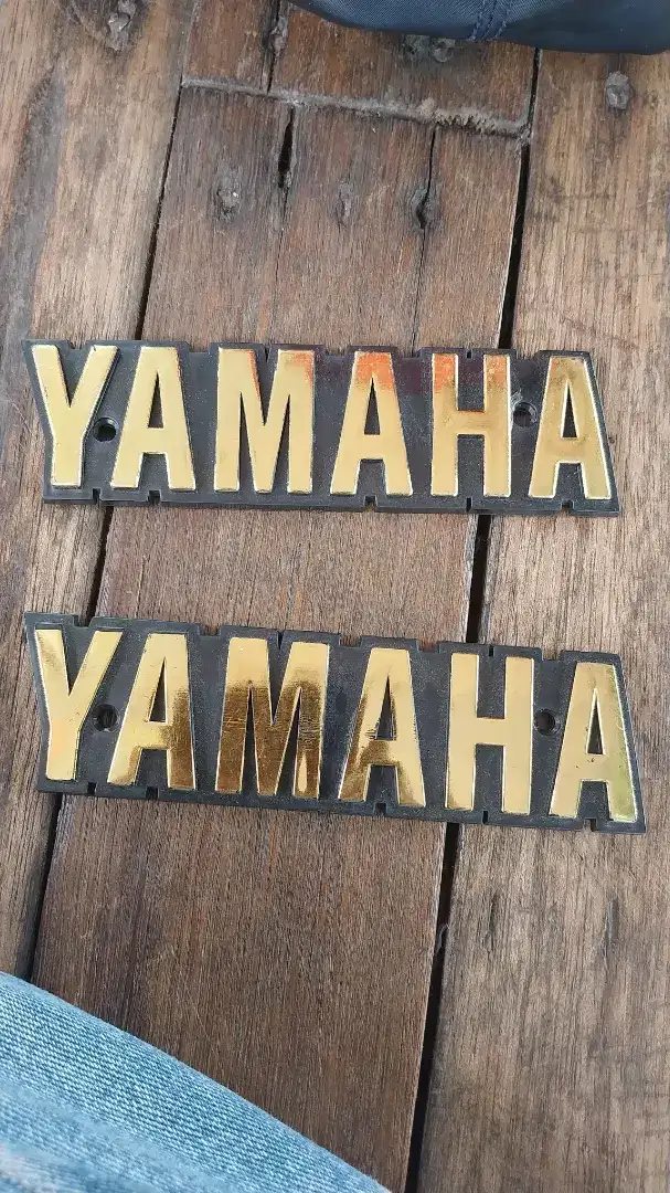 Emblem tangki Yamaha