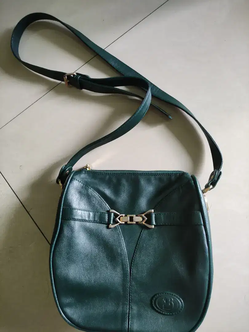 Tas selempang hijau botol