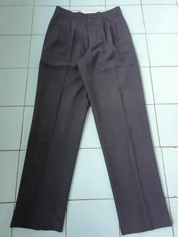 [ VAN HEUSEN ] CELANA BAHAN FORMAL PRIA.