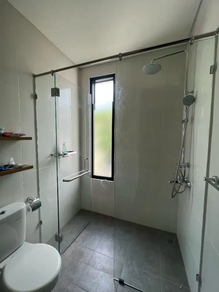 Kusen aluminium kaca tempered