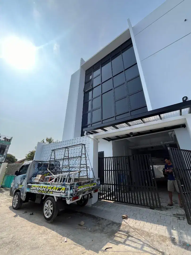 Kusen aluminium dan kaca