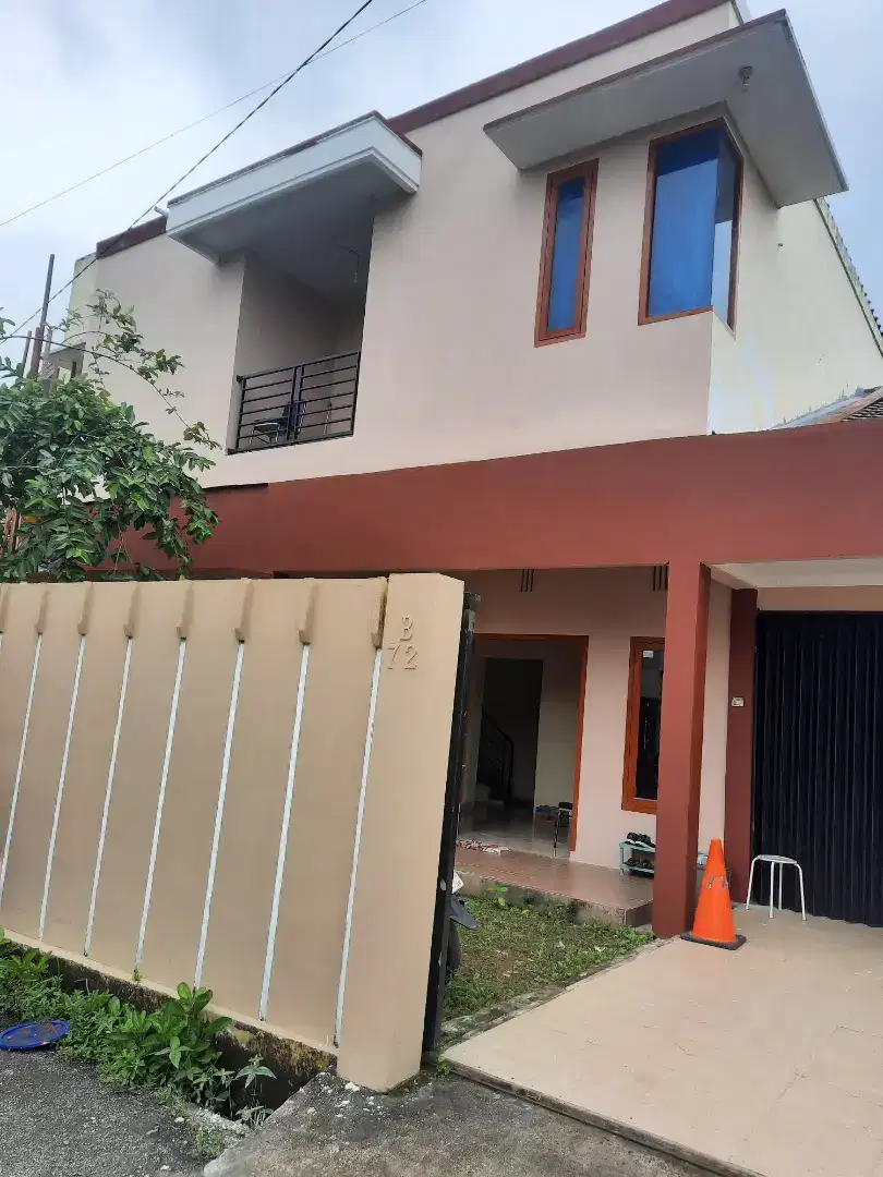 DISEWAKAN RUMAH 2 LANTAI