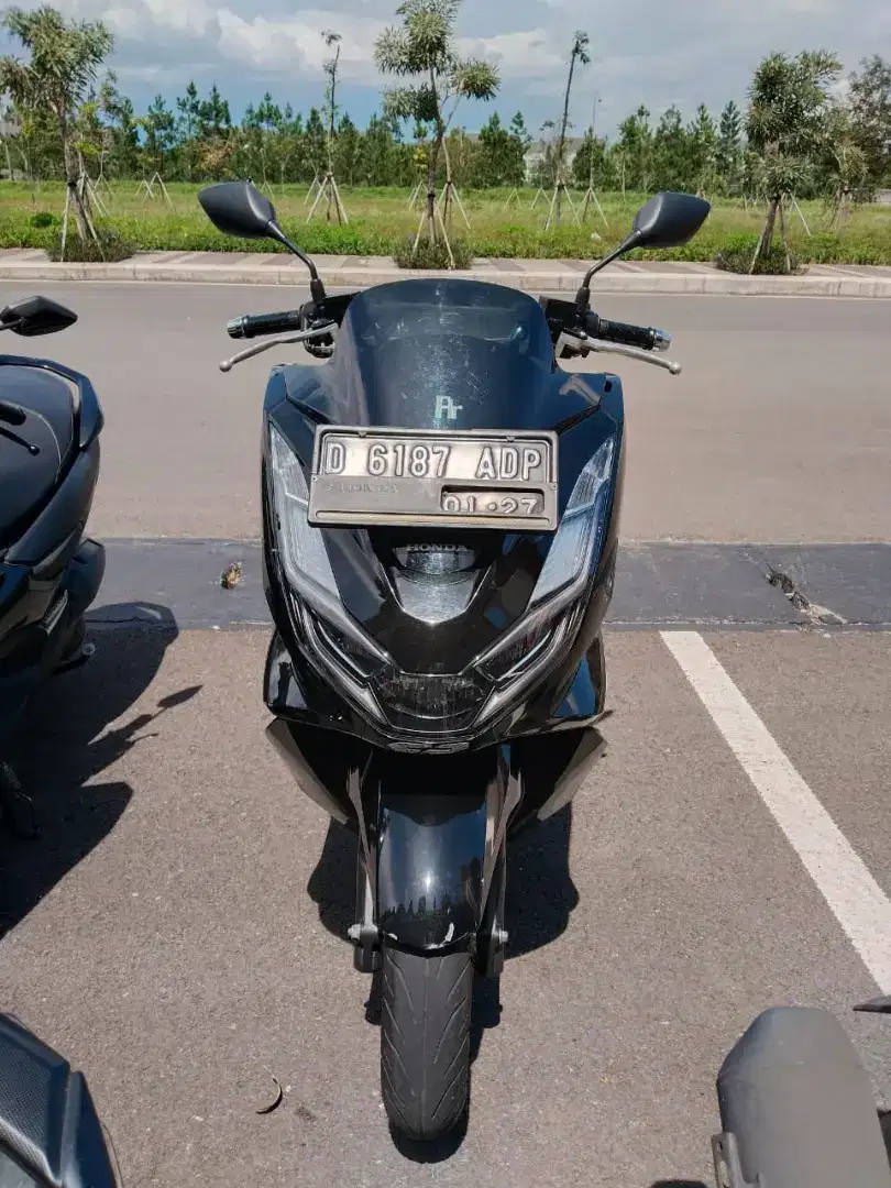 PCX HITAM 2022 KM RENDAH TIDAK MELALUI PERANTARA