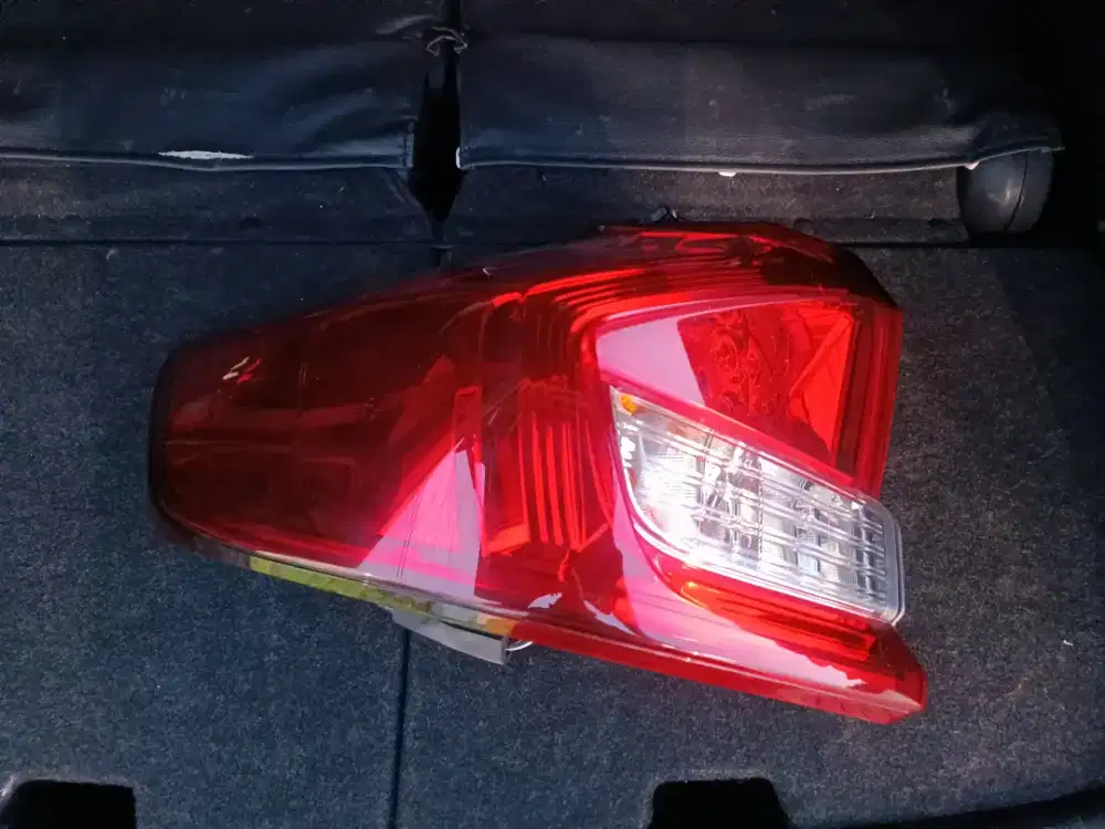 Stoplamp (lampu belakang) kiri Ertiga GL / Xl7 Zeta
