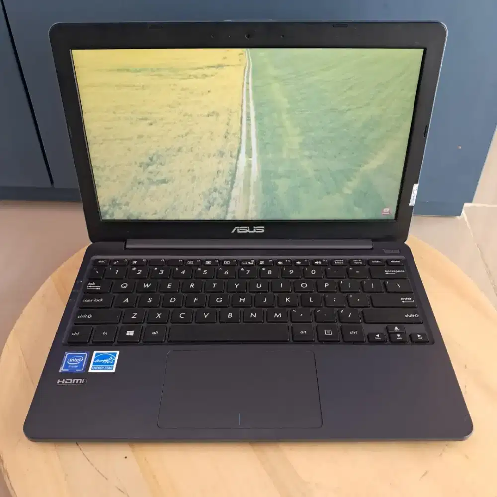 Laptop 1jtan Windows 10 + SSD 64GB, Kencang & Stabil