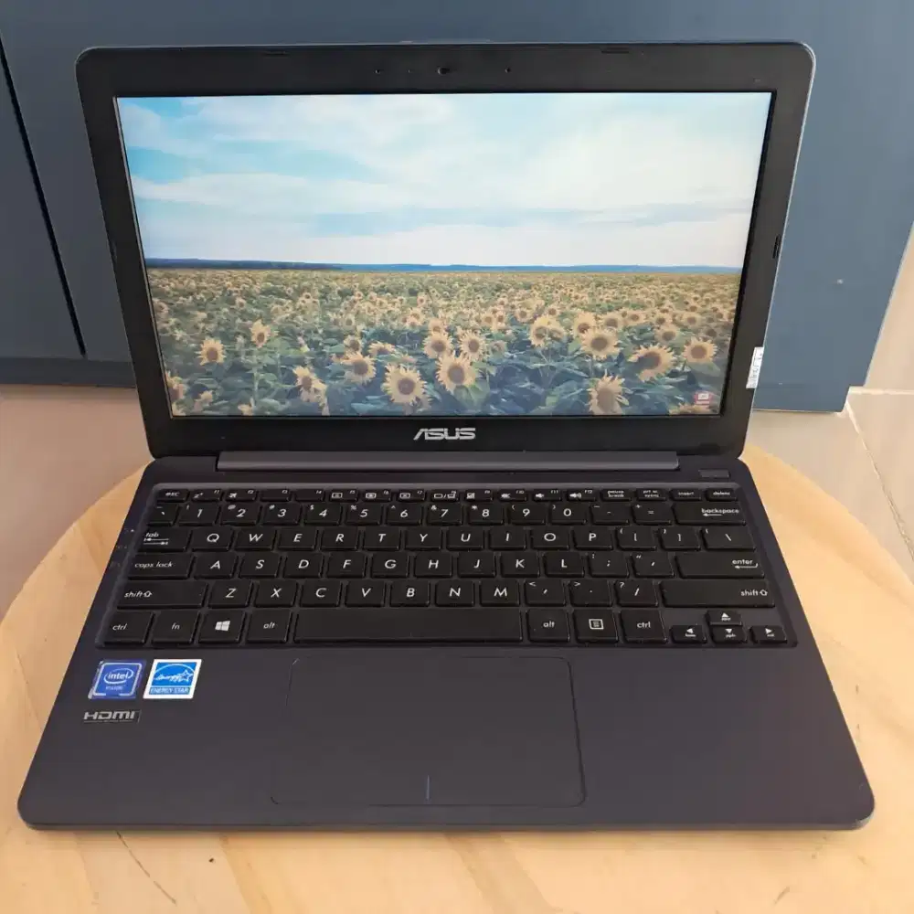 Laptop 12” Ringan, SSD Ngebut, Cocok Buat Mahasiswa!