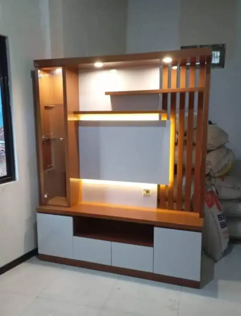 Penyekat Ruangan / Backdrobe TV