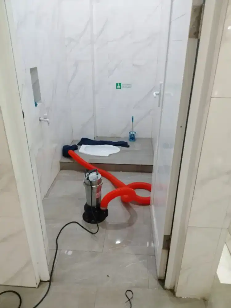 WC sumbat, saluran air mampet, mesin air rusak