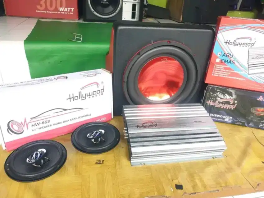 Satu paket audio subwoofer mobil