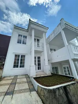 Dijual Vila 2 Lantai, 3 Kamar Tidur Semi Furnish di Cipanas, Cianjur