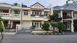 Rumah Sunter Paradise 3 uk. 10x24m 2 lantai, jalan 3 mobil,depan taman