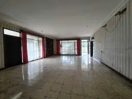 Pejompongan raya, rumah tua, kokoh, terawat