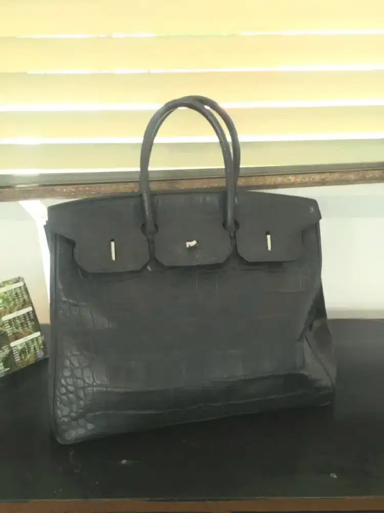 Hermes hitam ori