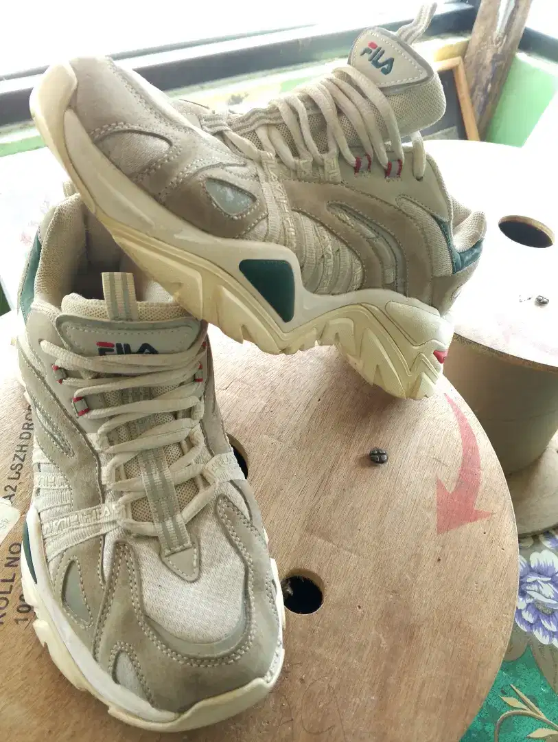 Sepatu seken FILA