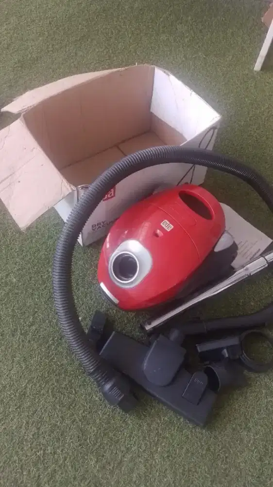 APA Dry Vacuum Cleaner. Bekas dengan kondisi seperti baru
