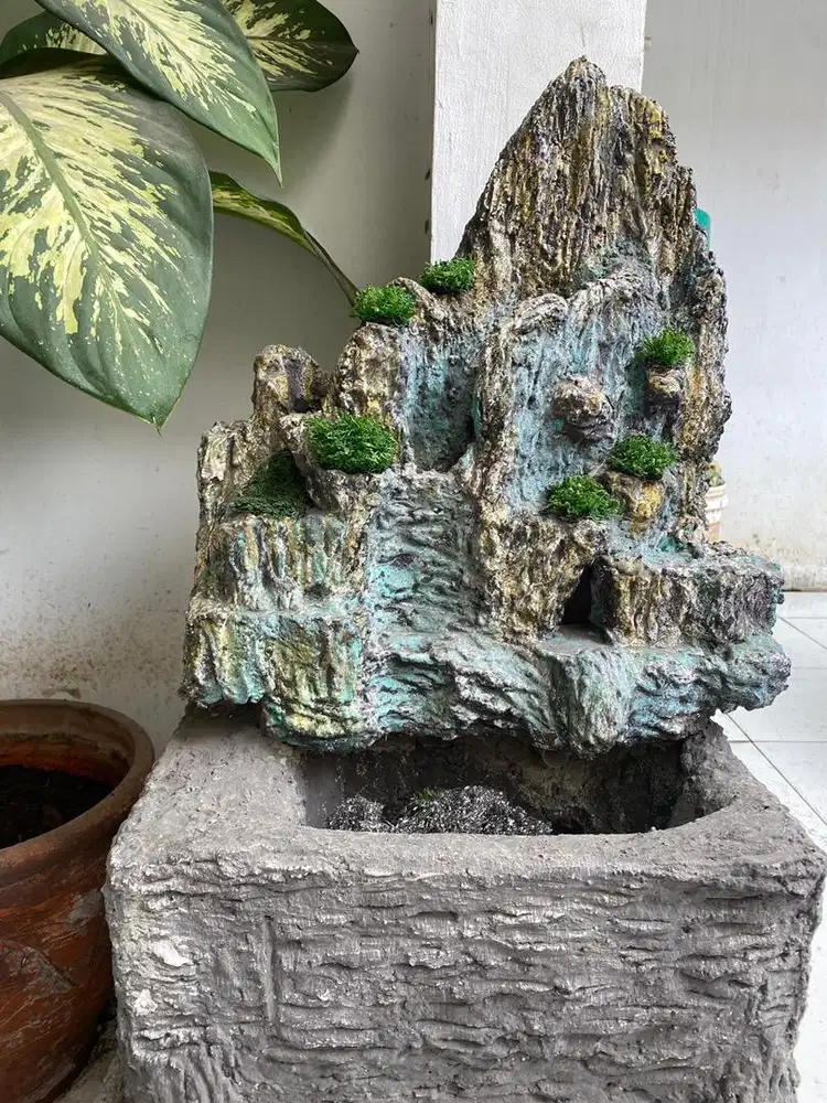 Kolam air terjun mini