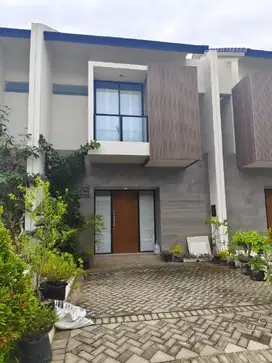Turun Harga ! Rumah 2 Lantai Bagus Central Park Juanda Sidoarjo