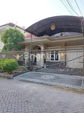 Rumah Terawat di Araya 1 Surabaya Row Jalan 3 Mobil