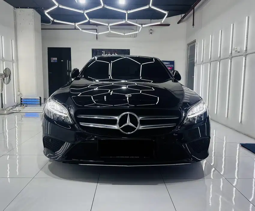 Mercede-Benz C200 Eqboost 2019 istimewa like new termurah DP minim