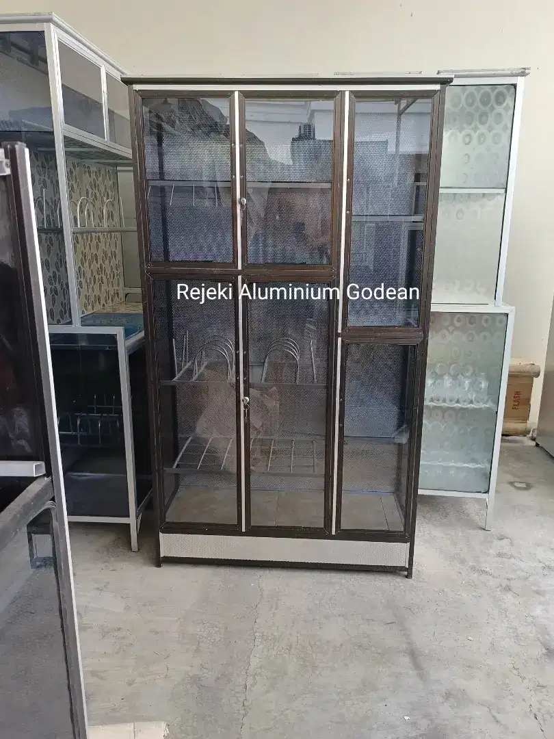 Rak piring 3 pintu box Riben bawah keramik