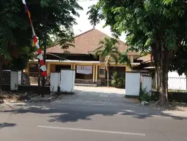 rumah lahan luas pinggir jalan raya sondakan Laweyan cocok untuk hotel