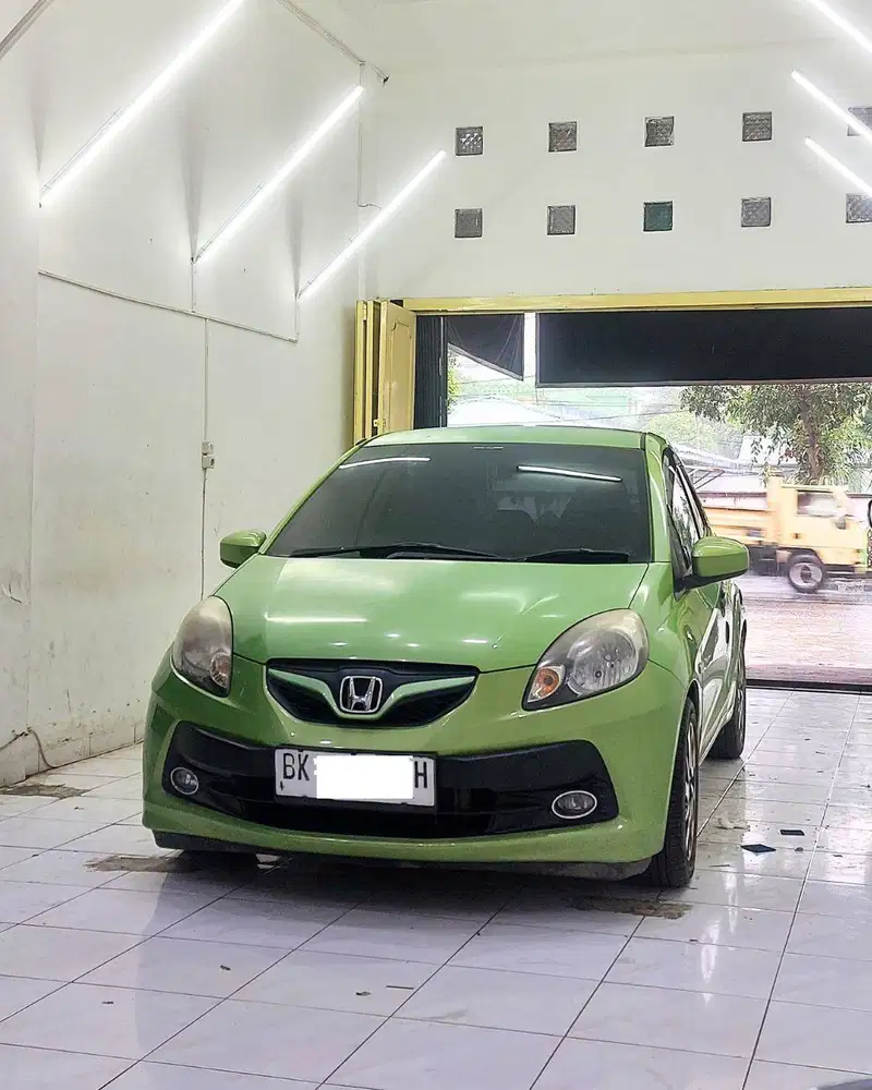 DIJUAL MOBIL BRIO HIJAU METALIK 1.3 E A/T