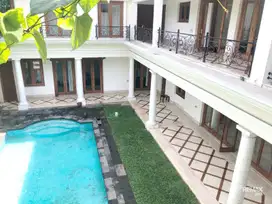 House Luxury For Sale in South Jakarta.
