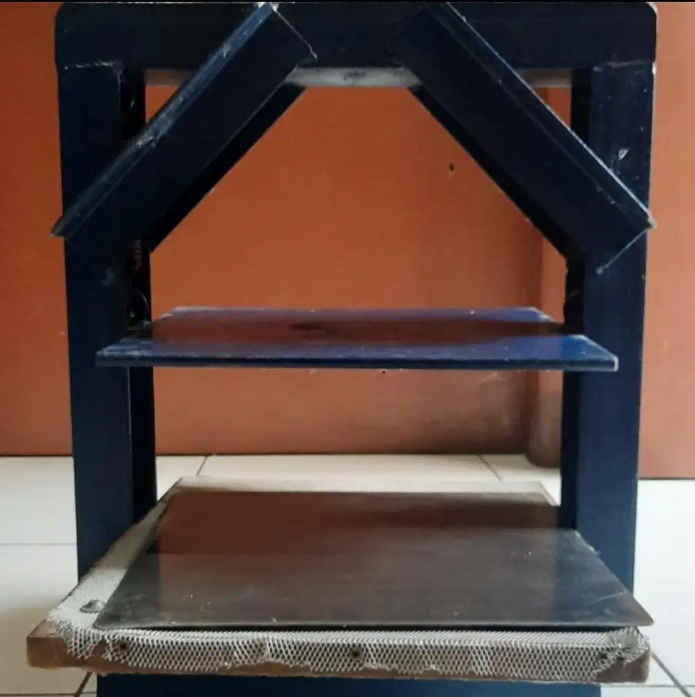 Alat manual pembuat sendal